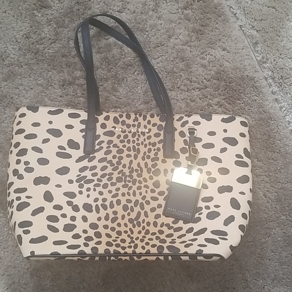 Marc Jacobs Handbags - NEW MARC JACOBS leopard large tote
